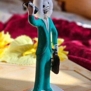VTG OAXACAN SCULPTURE OF BUSINES PERSON ON CELLPHONE